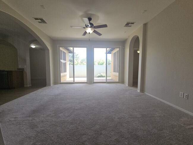 Building Photo - MOVE-IN READY HOME IN COOLEY STATION!