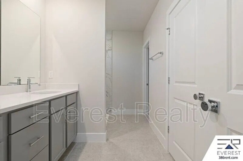 Building Photo - 9 Buffalo Grove Pl