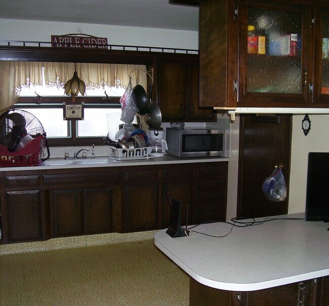 Building Photo - 2403 South Ave