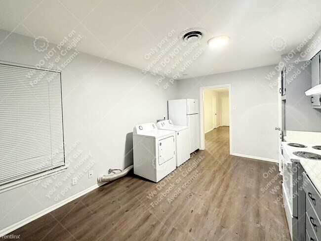 Building Photo - 2 br, 1 bath Duplex - 254 Sunnyland Dr
