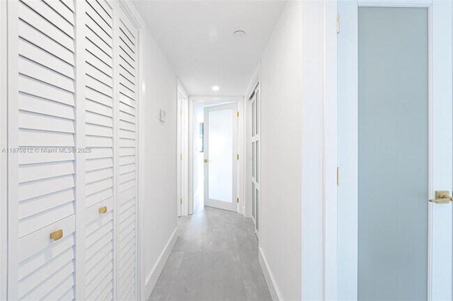 Building Photo - 9300 Bay Harbor Terrace