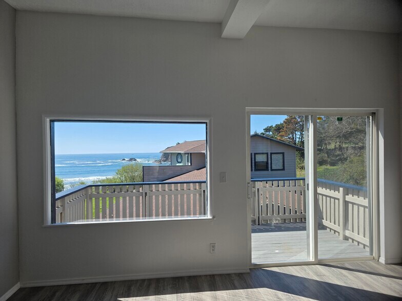 Picture window in living room - 1047 Wharf St