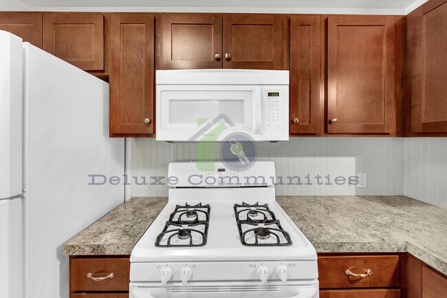 Building Photo - Beautiful 3 Bedroom in Alto – Updated, Spacious, Surrounded by Nature