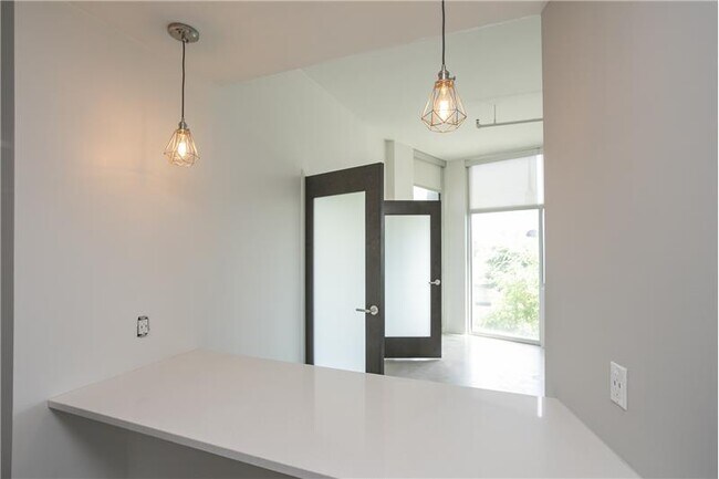 Building Photo - 2115 Yeaman Pl