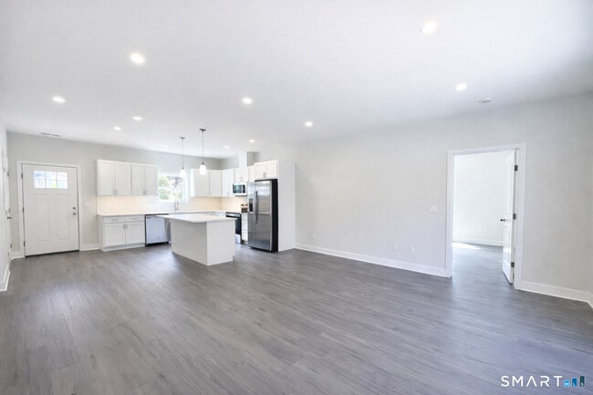 Building Photo - 24 Glen Rd