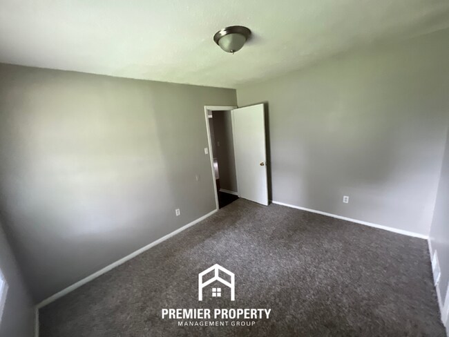 Building Photo - HALF OFF FIRST MONTHS RENT! Charming 3BR/1.5BA in 38118 | Hardwood Floors & Spacious Fenced Backyard
