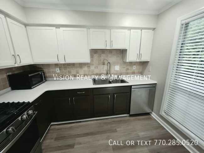 Building Photo - 5025 Brittany Dr