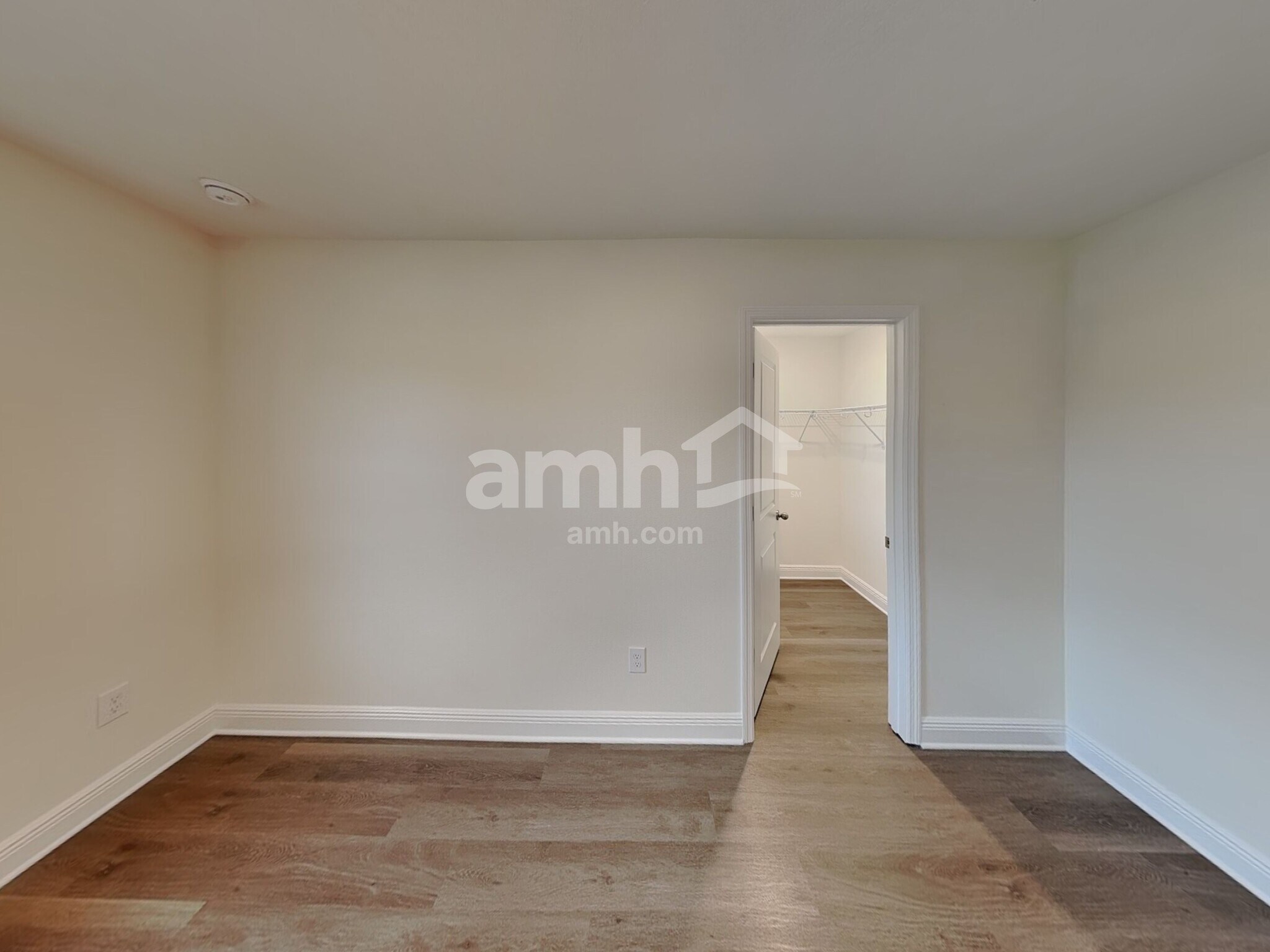 Building Photo - 5986 Pinewood Ests Dr