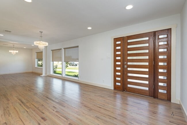 Building Photo - 5710 Forest Ln