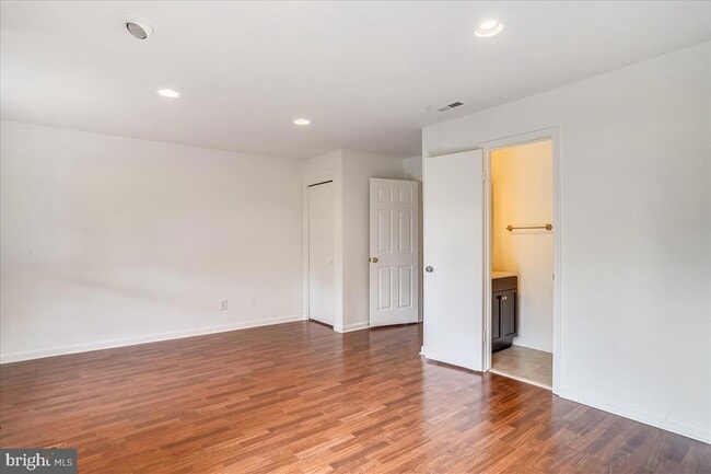 Building Photo - 8830 Thomas Lea Terrace