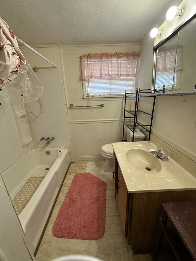 Building Photo - 7992 Reynolda Rd