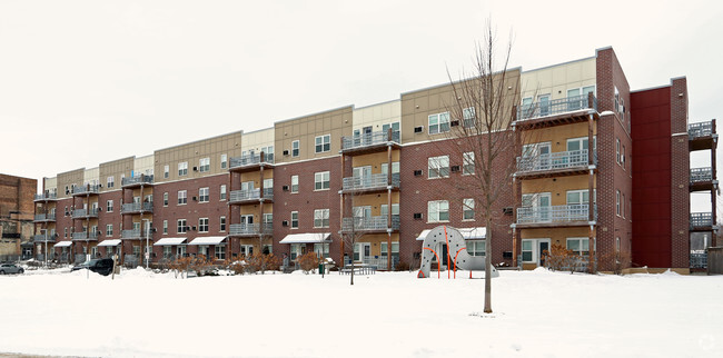 Primary Photo - Hide House Lofts Bayview