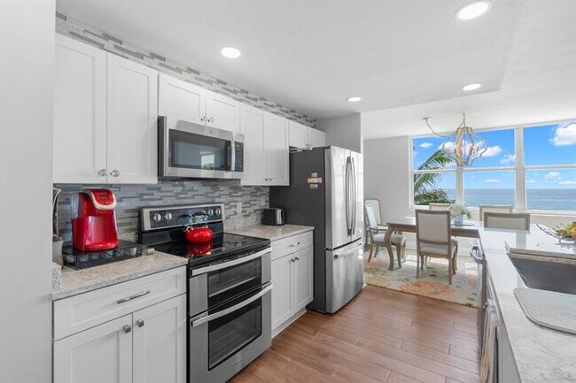 Building Photo - 1147 Hillsboro Mile