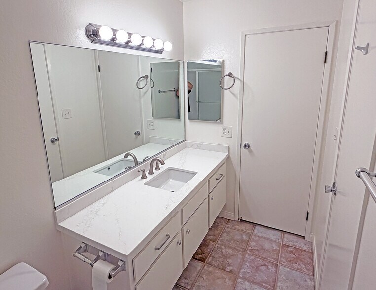 Building Photo - 9204 Summertime Ln