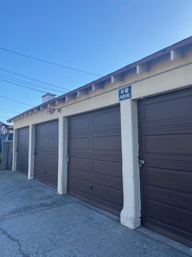 Building Photo - 1607 S Atlantic Blvd