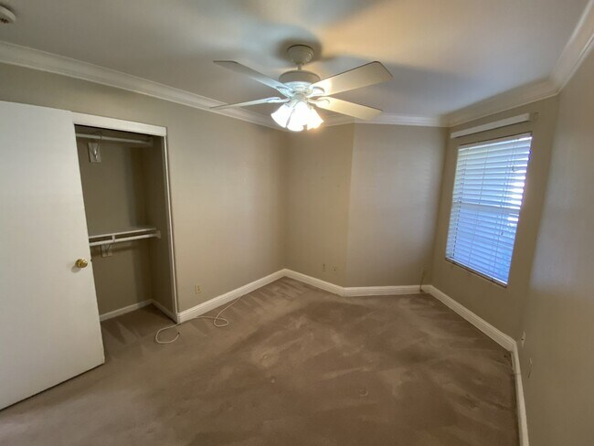 Building Photo - Charming Single-Story Home in Tracy — Across from the Park!