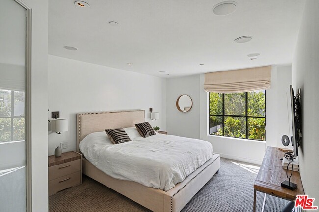 Building Photo - 720 Huntley Dr