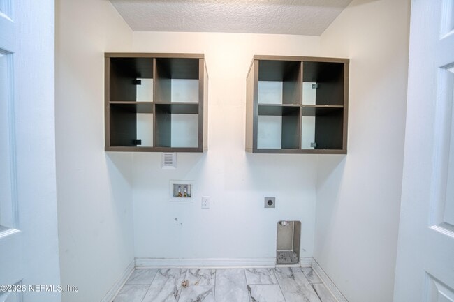 Building Photo - 7019 Coldwater Dr