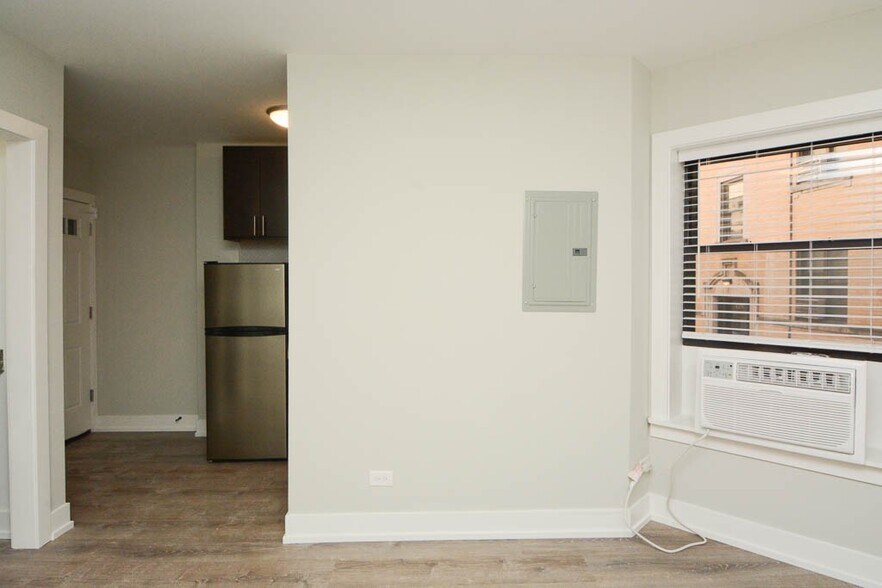 Building Photo - 432.5 W Belden Ave
