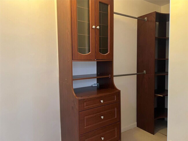 Building Photo - 7400 SW 37 Ct