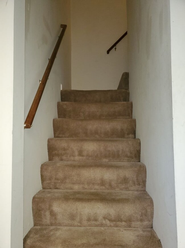 Building Photo - Cozy 1Bd/1Bth Upstairs Apartment in Freder...