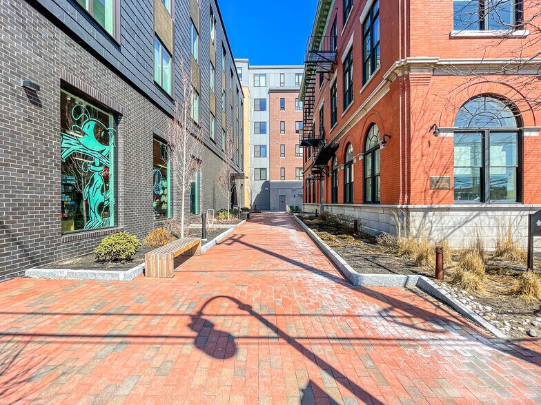 Building Photo - 5 India St