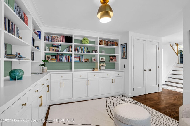 Building Photo - 900 Darlene Ave