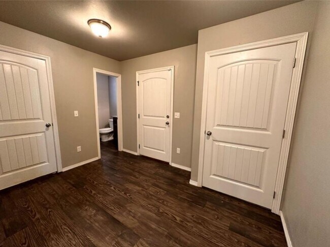 Building Photo - Charming 3-Bed Home w/ 2-Car Garage – Pet-Friendly