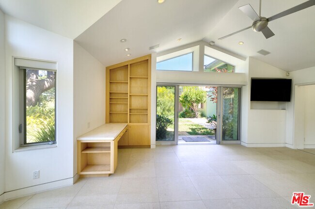 Building Photo - 6000 Philip Ave