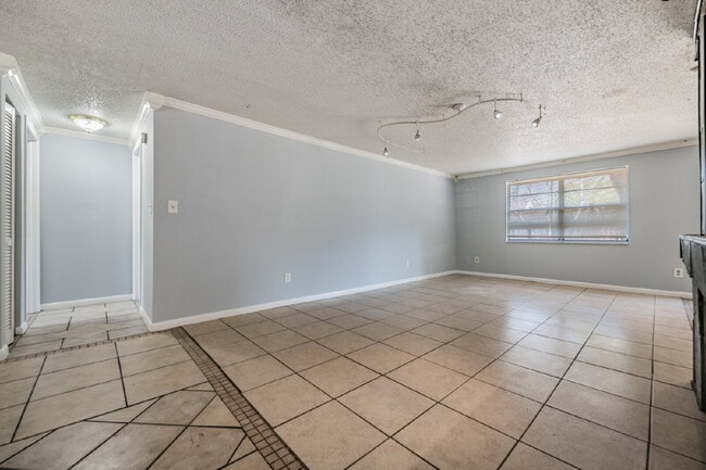 Building Photo - 16001 Saddlestring Dr