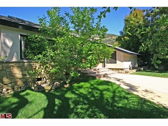 Building Photo - 2001 Coldwater Canyon Dr