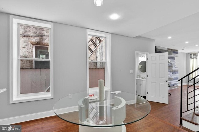 Building Photo - 2319 E Somerset St