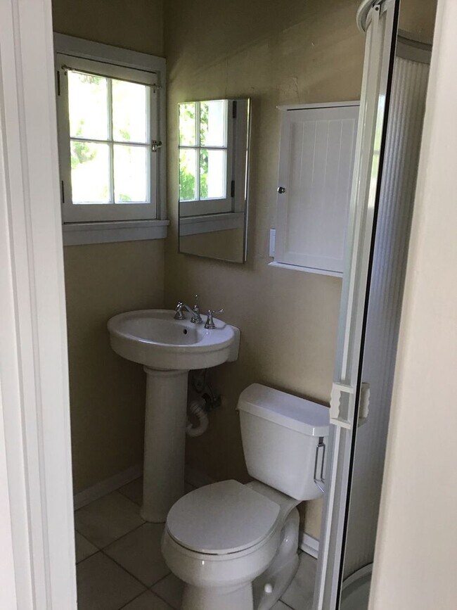 Building Photo - 101 W Main St