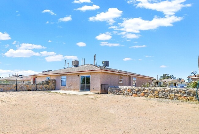 Building Photo - Eastside 2 Bedroom 2 Bath