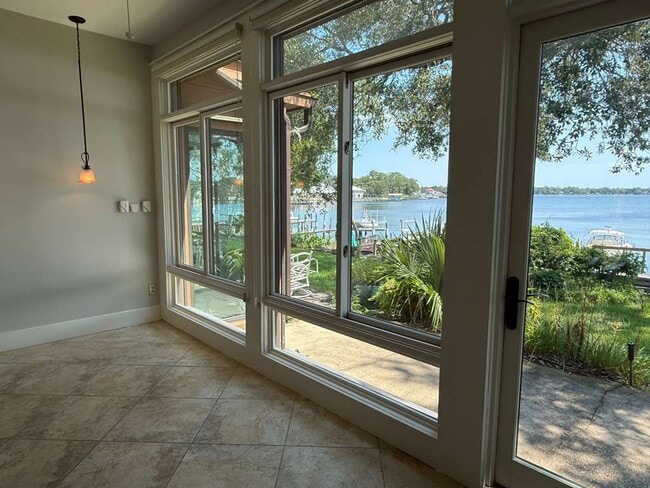 Building Photo - 806 Regatta Cir