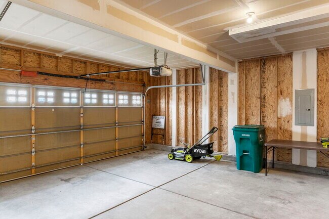 Building Photo - 815 Fire Rock Pl