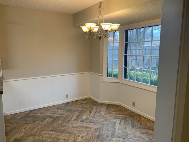 Building Photo - 4 Bedroom in Melanie Park