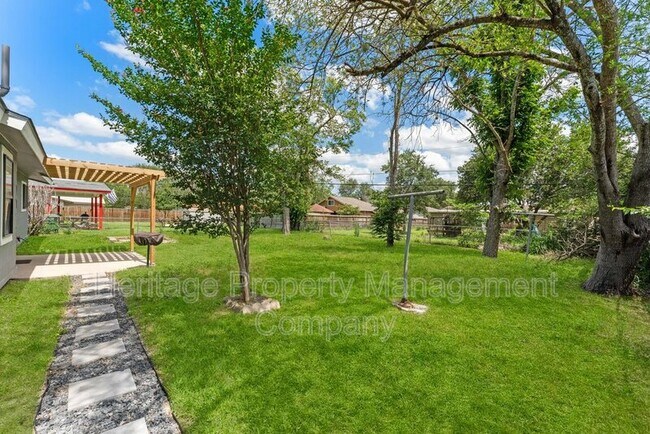 Building Photo - 7210 Cloverfield Ln