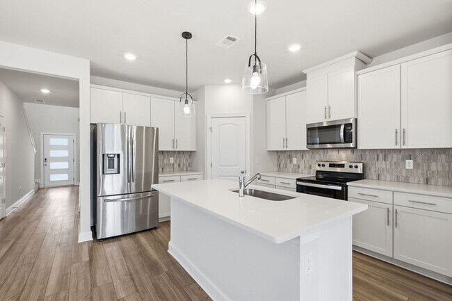 Building Photo - Modern 4-Bedroom Nashville Home with Sleek Contemporary Finishes
