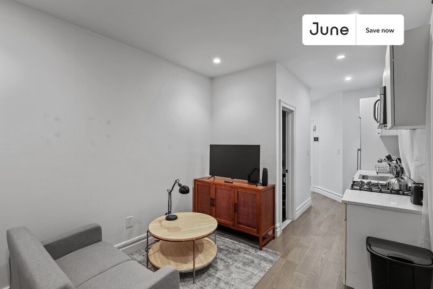 Building Photo - 824 9th Ave