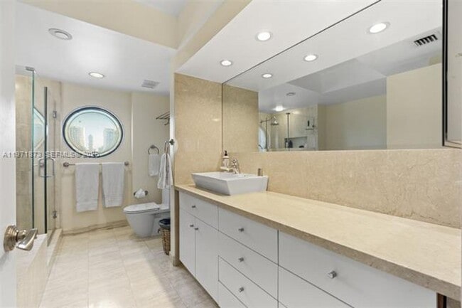 Building Photo - 1000 W Island Blvd