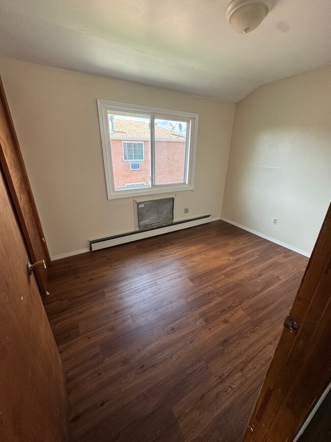 Building Photo - 1020 E 58th St