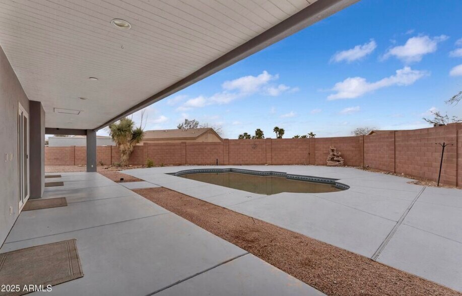 Building Photo - 15482 S Sequoia Cir