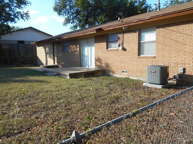 Building Photo - 424 Robertson Ave