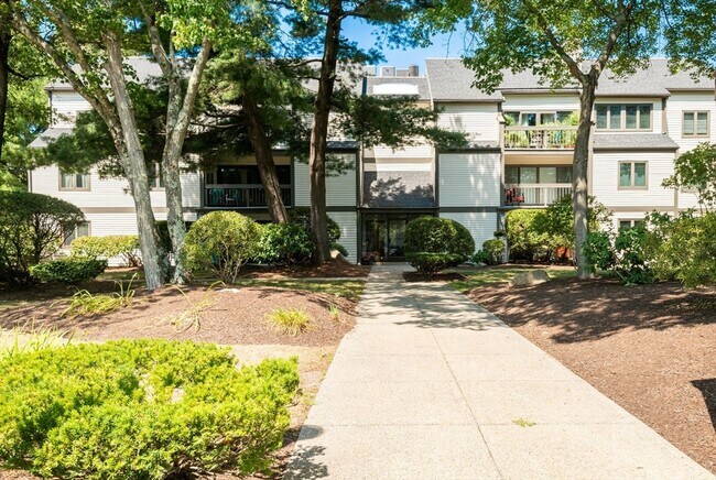 Building Photo - 1100 Salem St