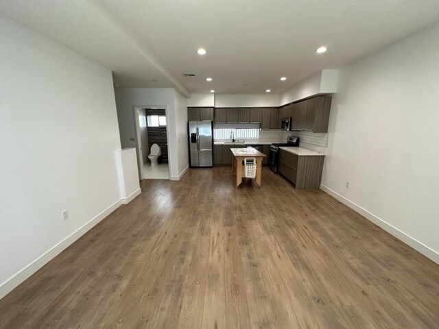 Building Photo - 412 N Ardmore Ave