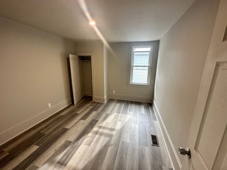 Building Photo - 113 N Coal St