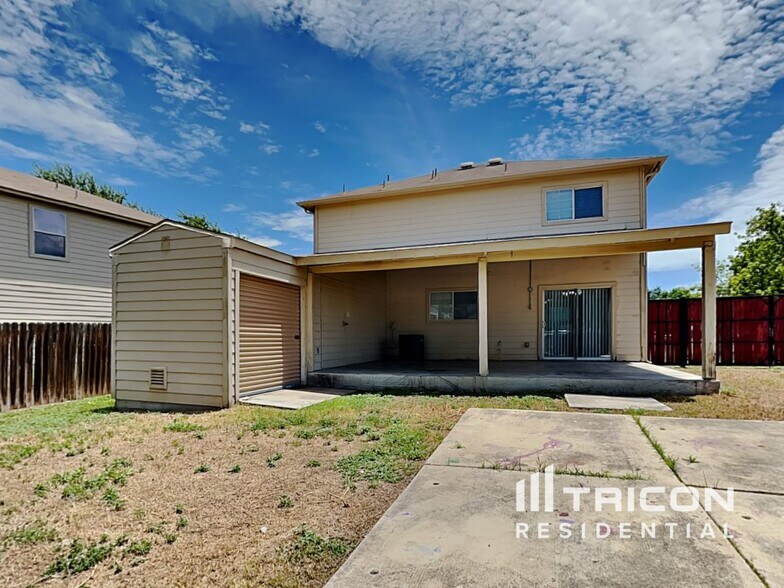Building Photo - 10235 Shady Meadows