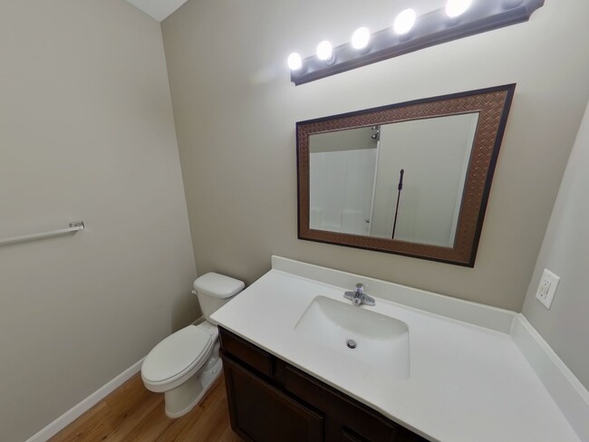 Building Photo - 447 S Longbranch Dr