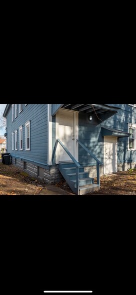 Building Photo - 233 Lakeview Ave